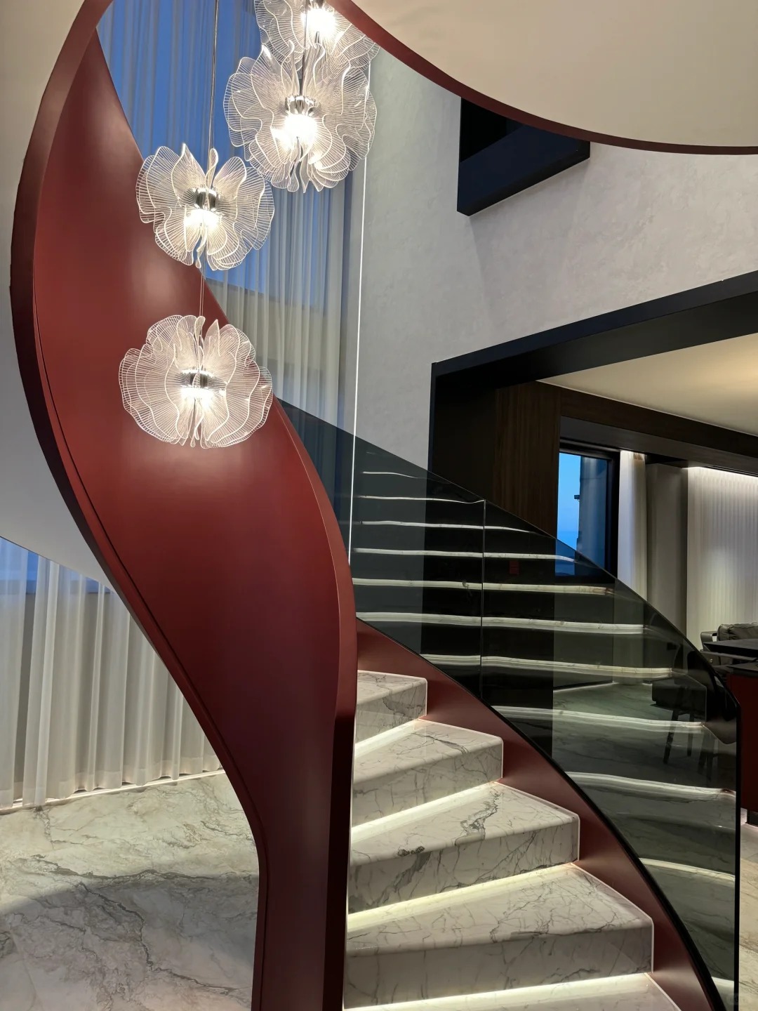 Luxury spiral indoor staircase with red color and black glass handrail -YBL-6 - Image 2