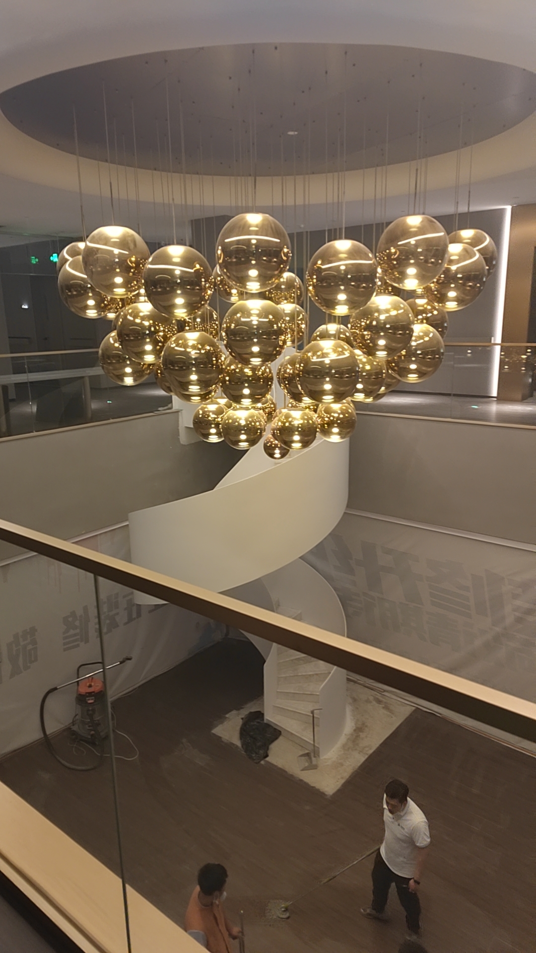 Luxury Spiral staircase for comercial space YBL-8 - Image 2