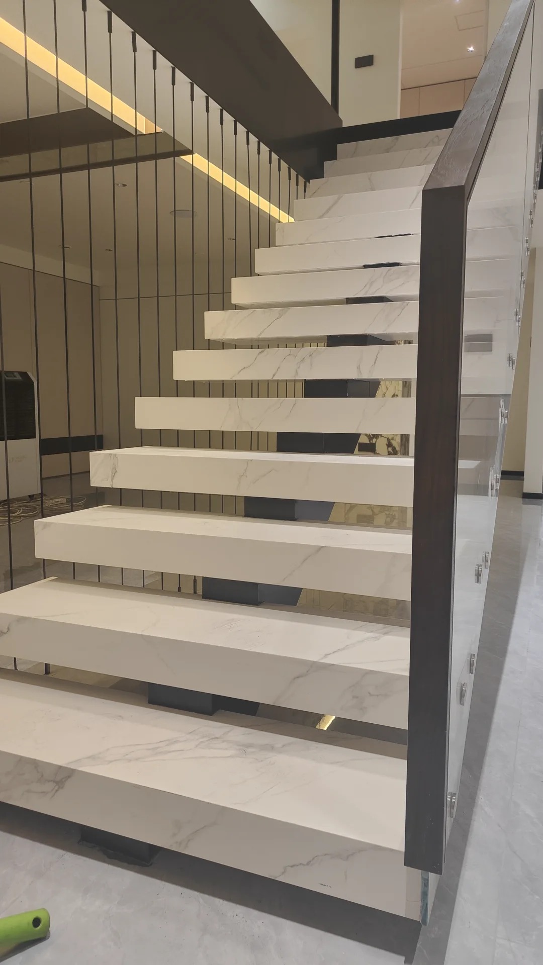 single stringer stairs design-YBF-M8 - Image 2