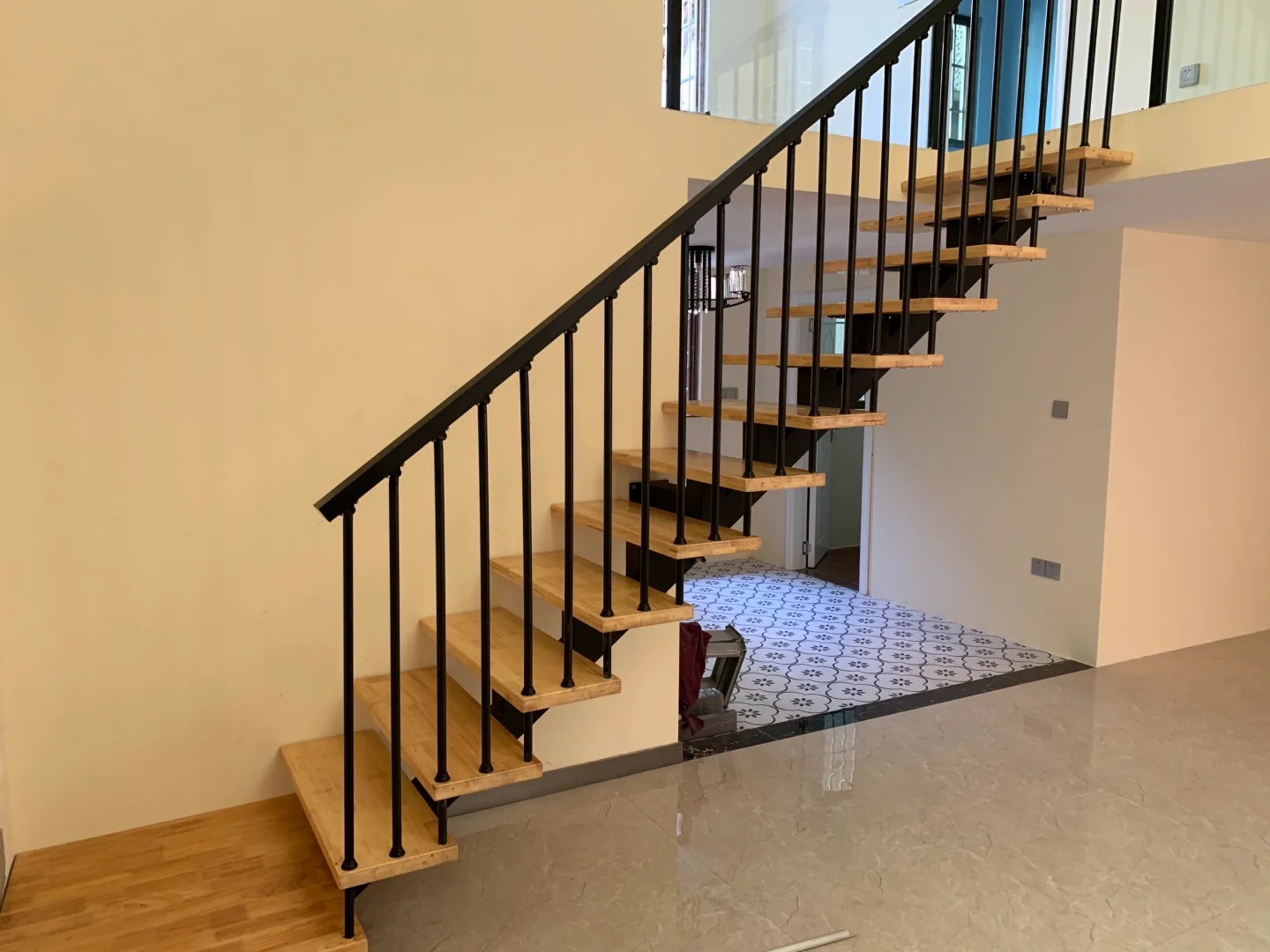 single spine staircase